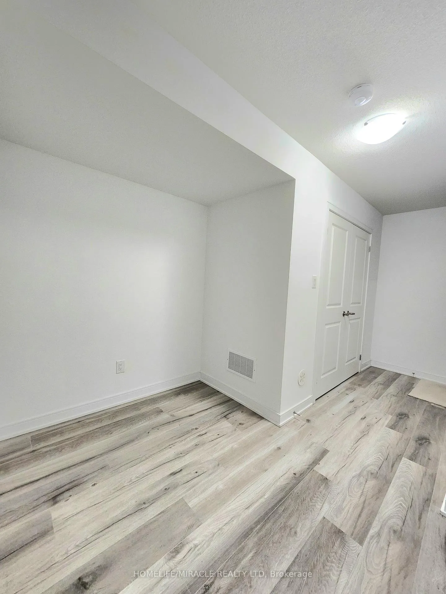 Photo 7 of 57 Spry Lane, Barrie, Innis-Shore — HOMEH