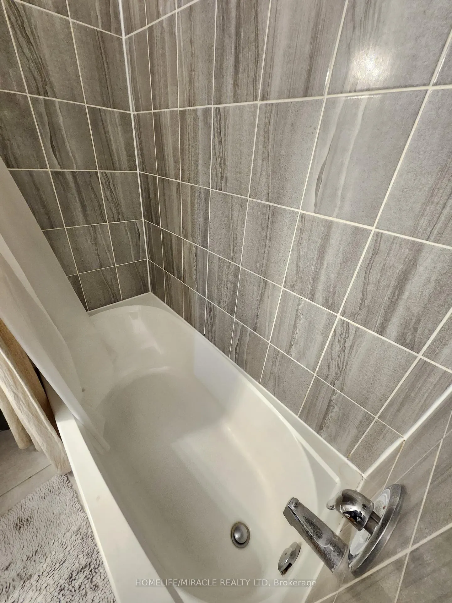 Photo 9 of 57 Spry Lane, Barrie, Innis-Shore — HOMEH