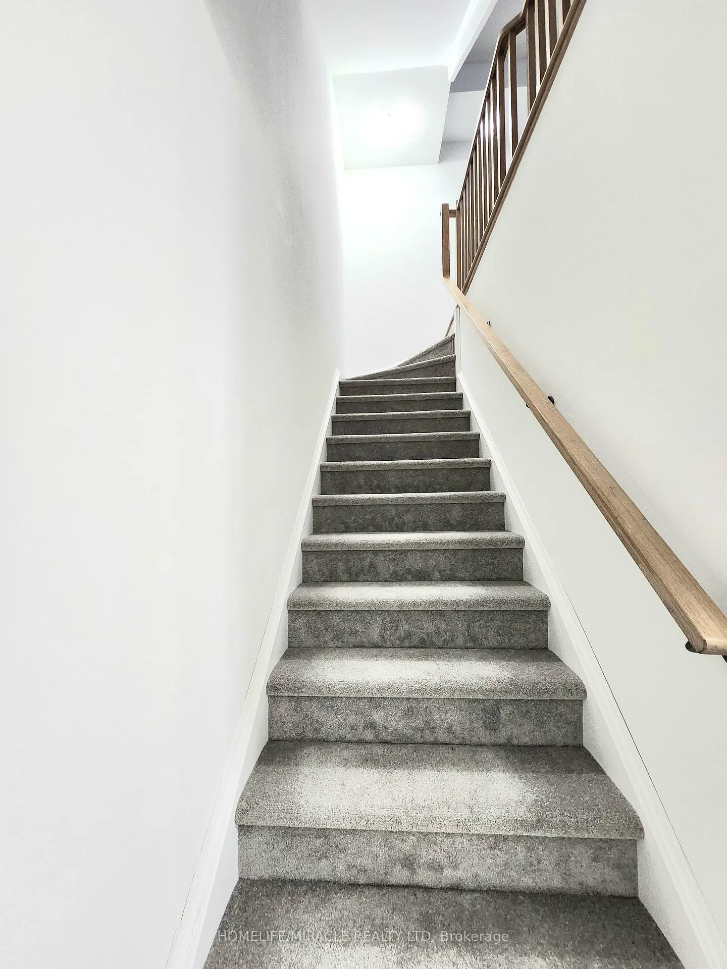 Photo 11 of 57 Spry Lane, Barrie, Innis-Shore — HOMEH