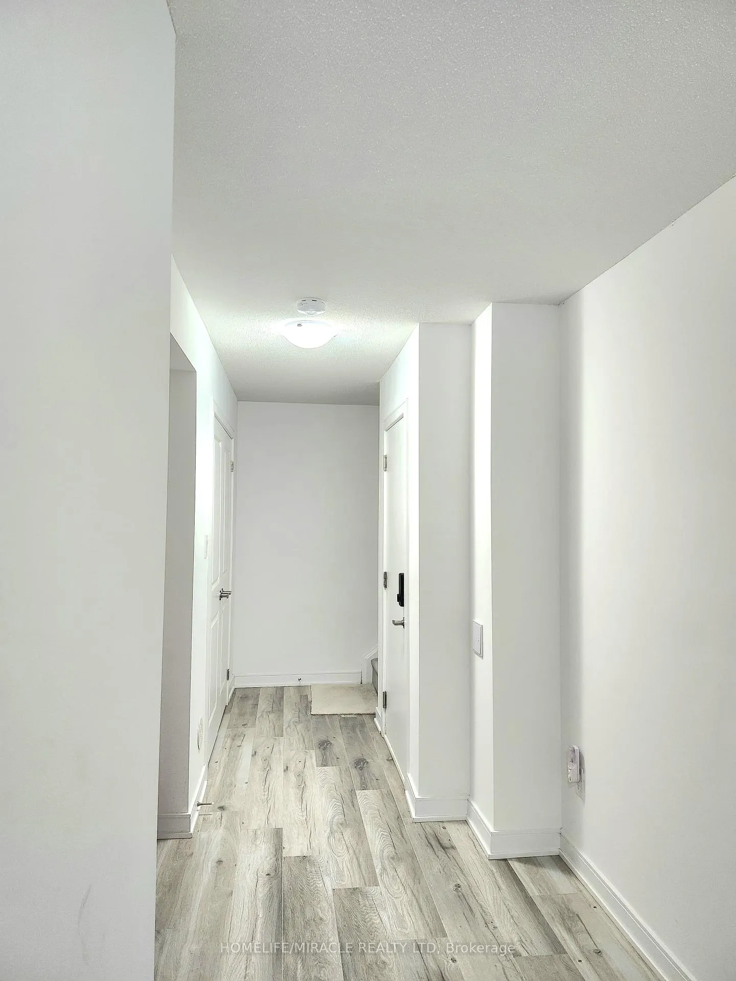 Photo 13 of 57 Spry Lane, Barrie, Innis-Shore — HOMEH