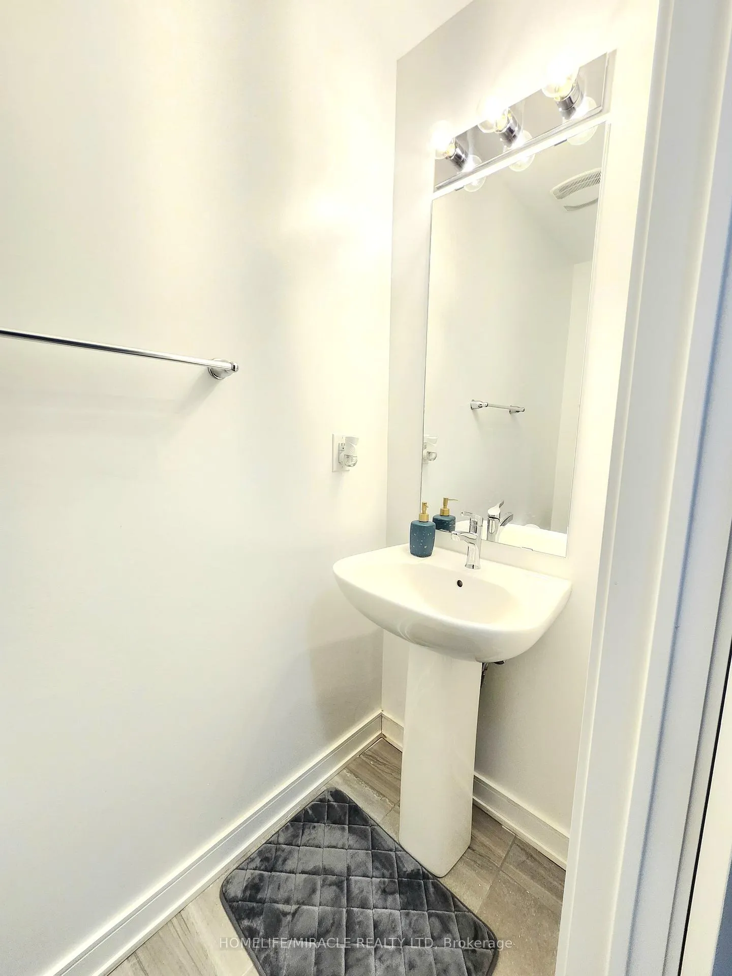 Photo 15 of 57 Spry Lane, Barrie, Innis-Shore — HOMEH