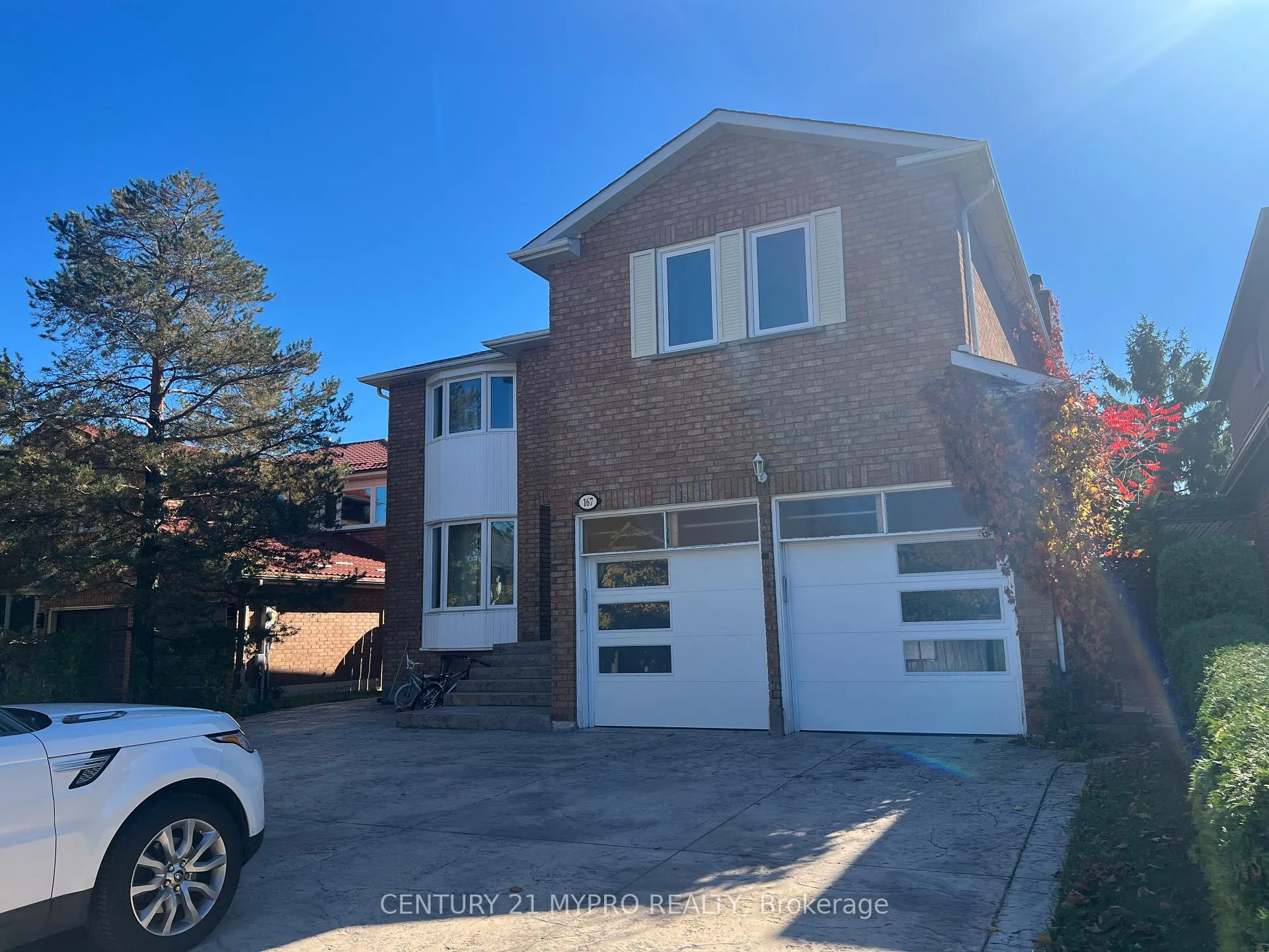Front of Unit Bsmt, 167 Lyndhurst Drive