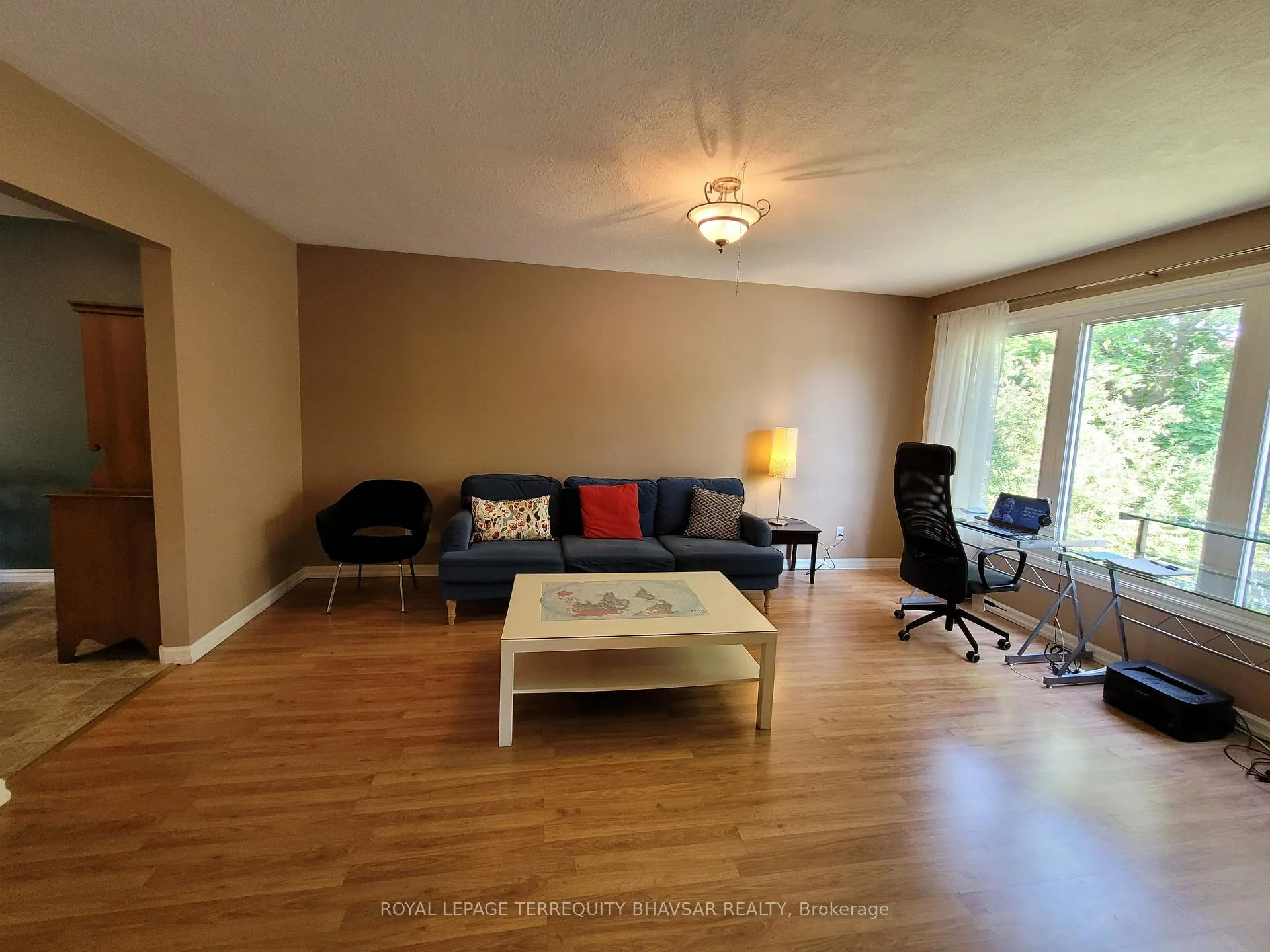 Photo 4 of 368 Lakeview Drive, Waterloo — HOMEH