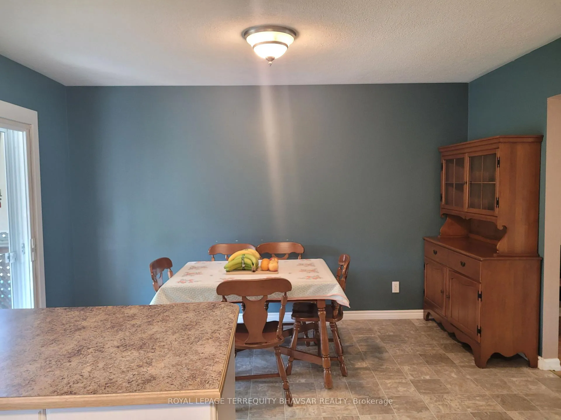 Photo 8 of 368 Lakeview Drive, Waterloo — HOMEH