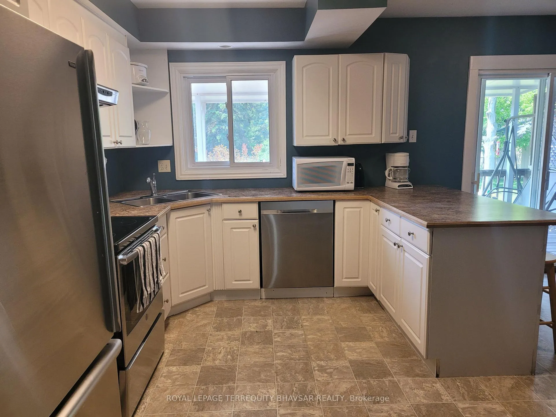 Photo 10 of 368 Lakeview Drive, Waterloo — HOMEH