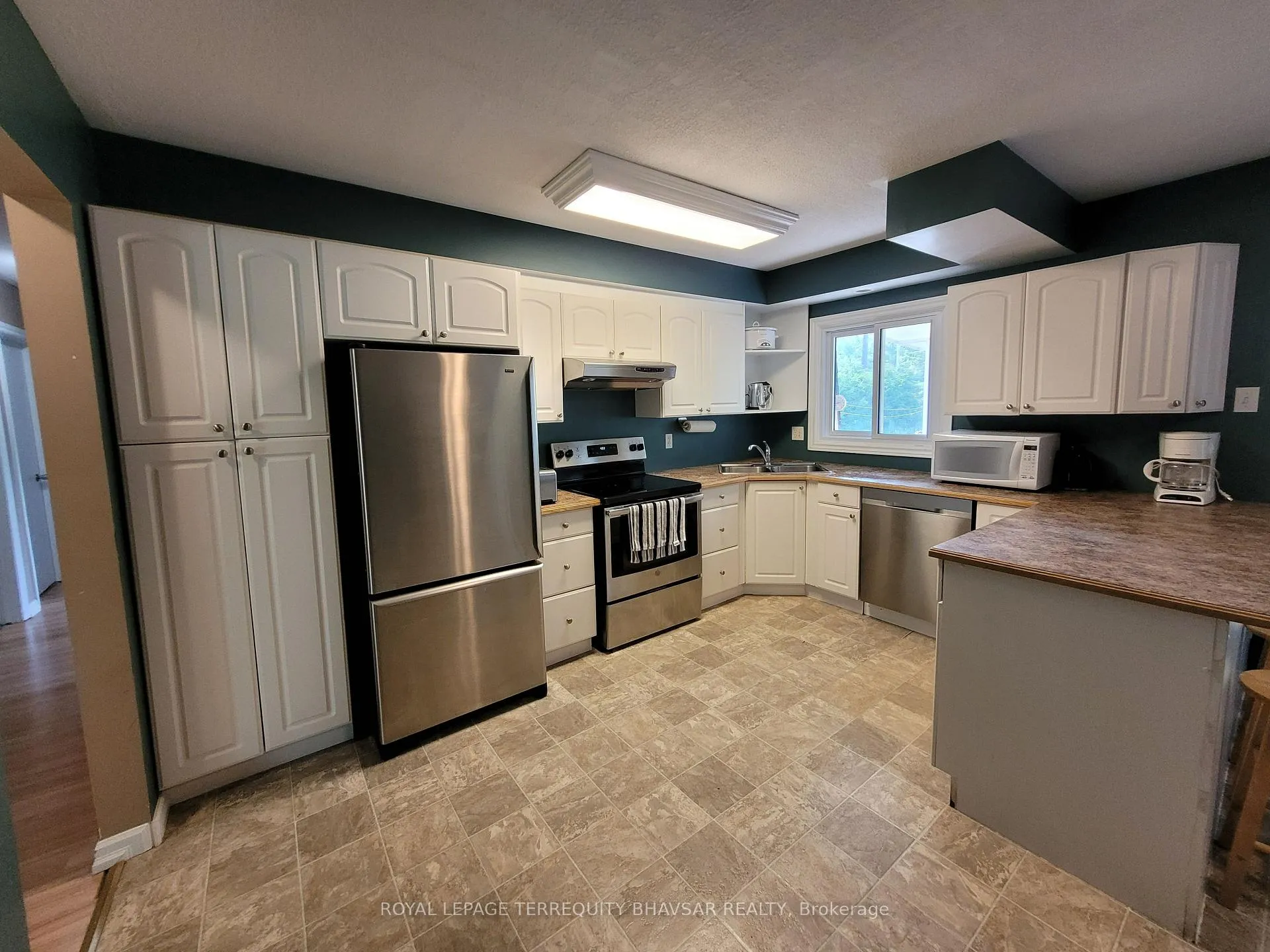Photo 11 of 368 Lakeview Drive, Waterloo — HOMEH