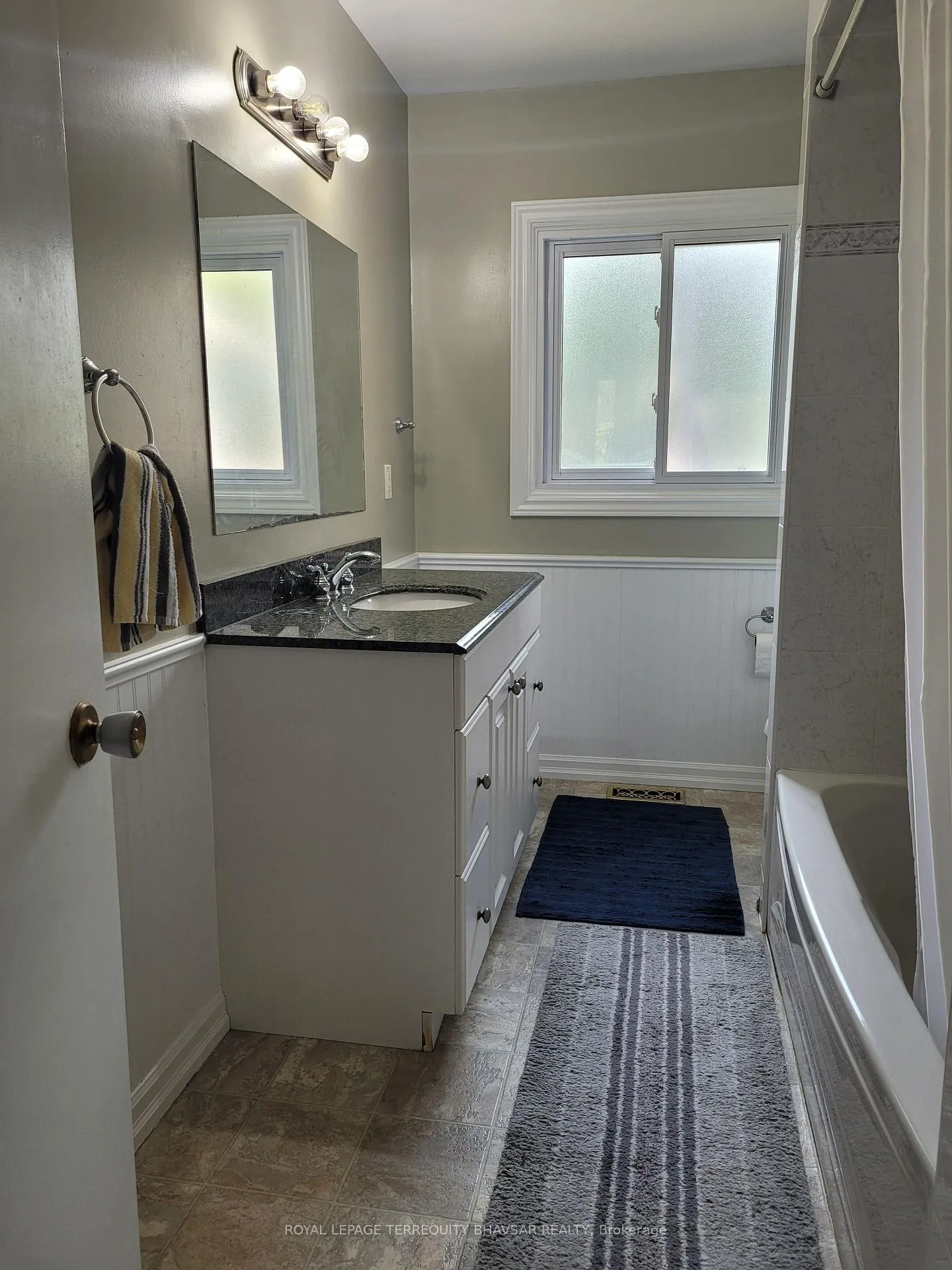 Photo 13 of 368 Lakeview Drive, Waterloo — HOMEH