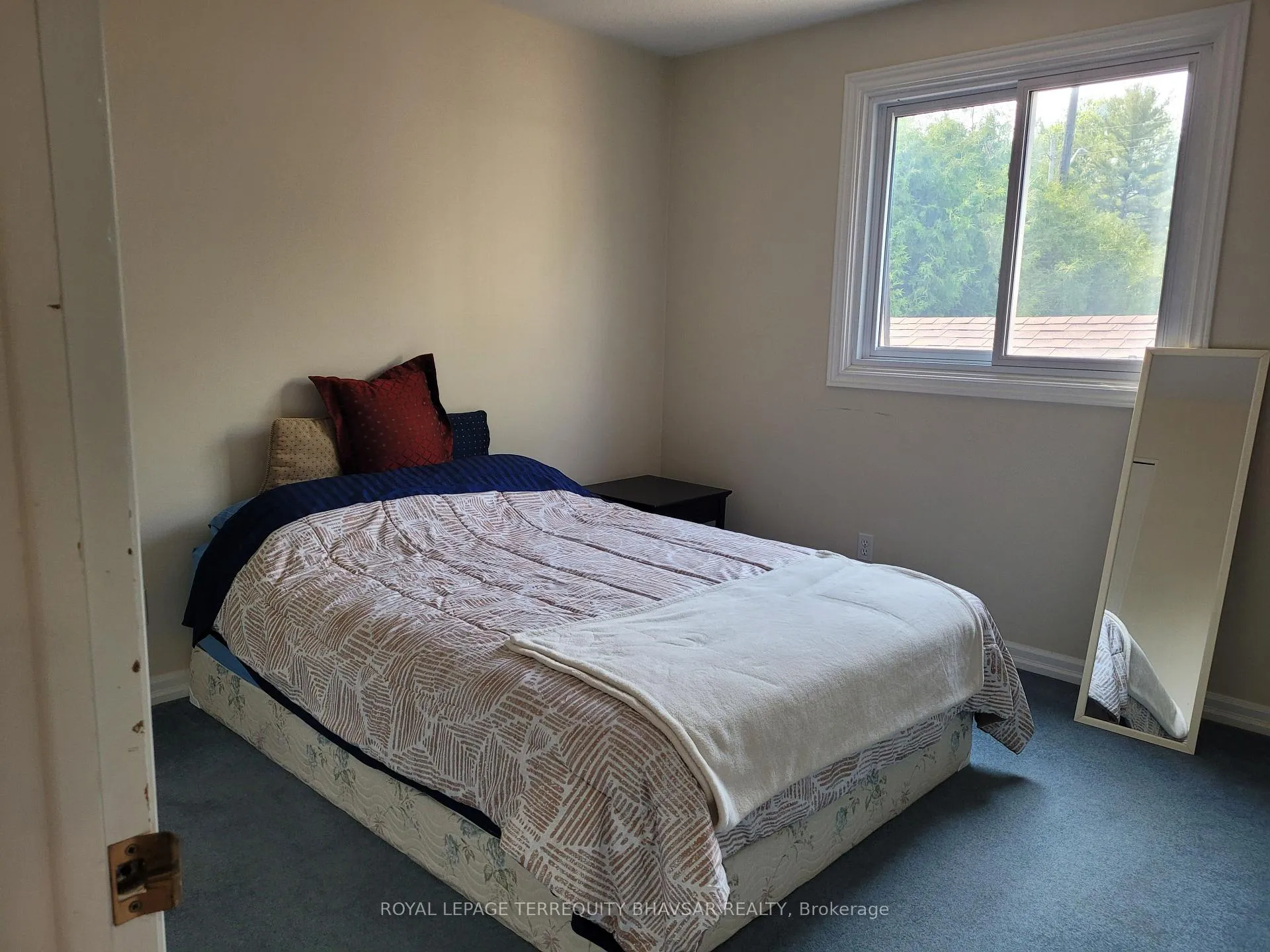 Photo 17 of 368 Lakeview Drive, Waterloo — HOMEH