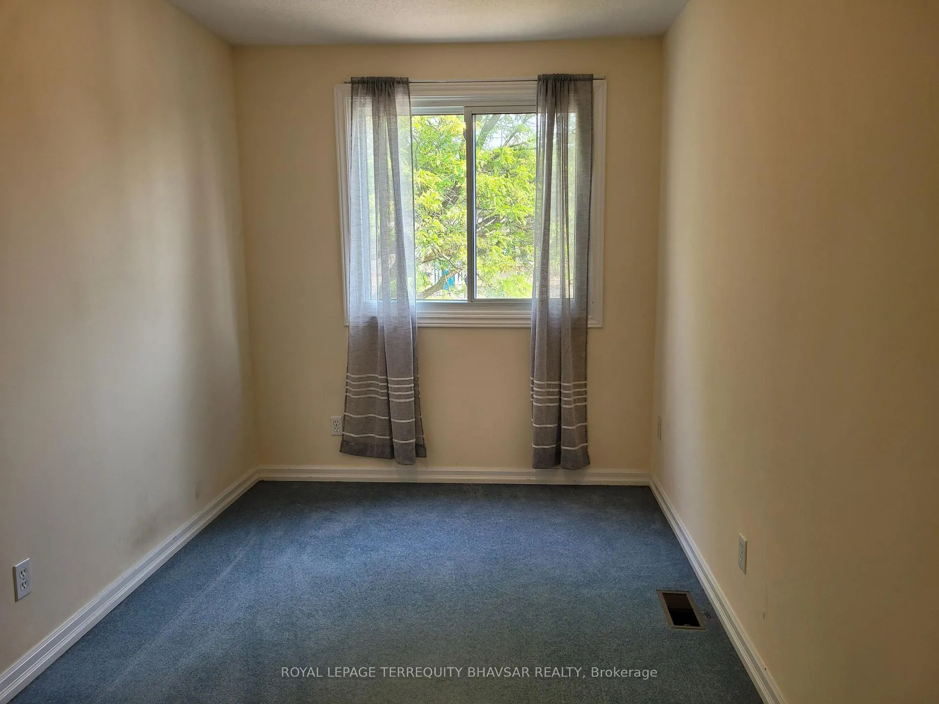 Photo 23 of 368 Lakeview Drive, Waterloo — HOMEH