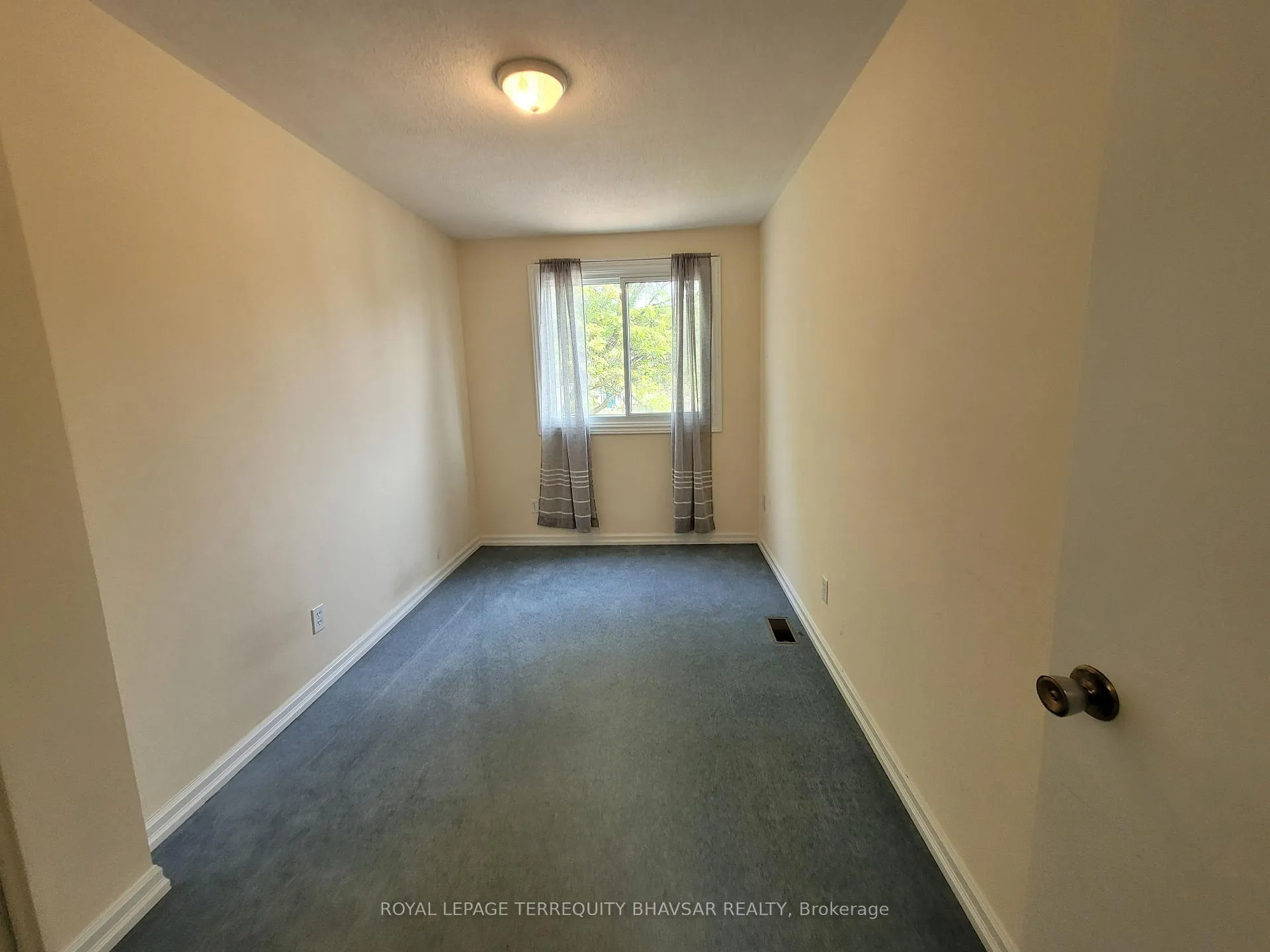 Photo 24 of 368 Lakeview Drive, Waterloo — HOMEH