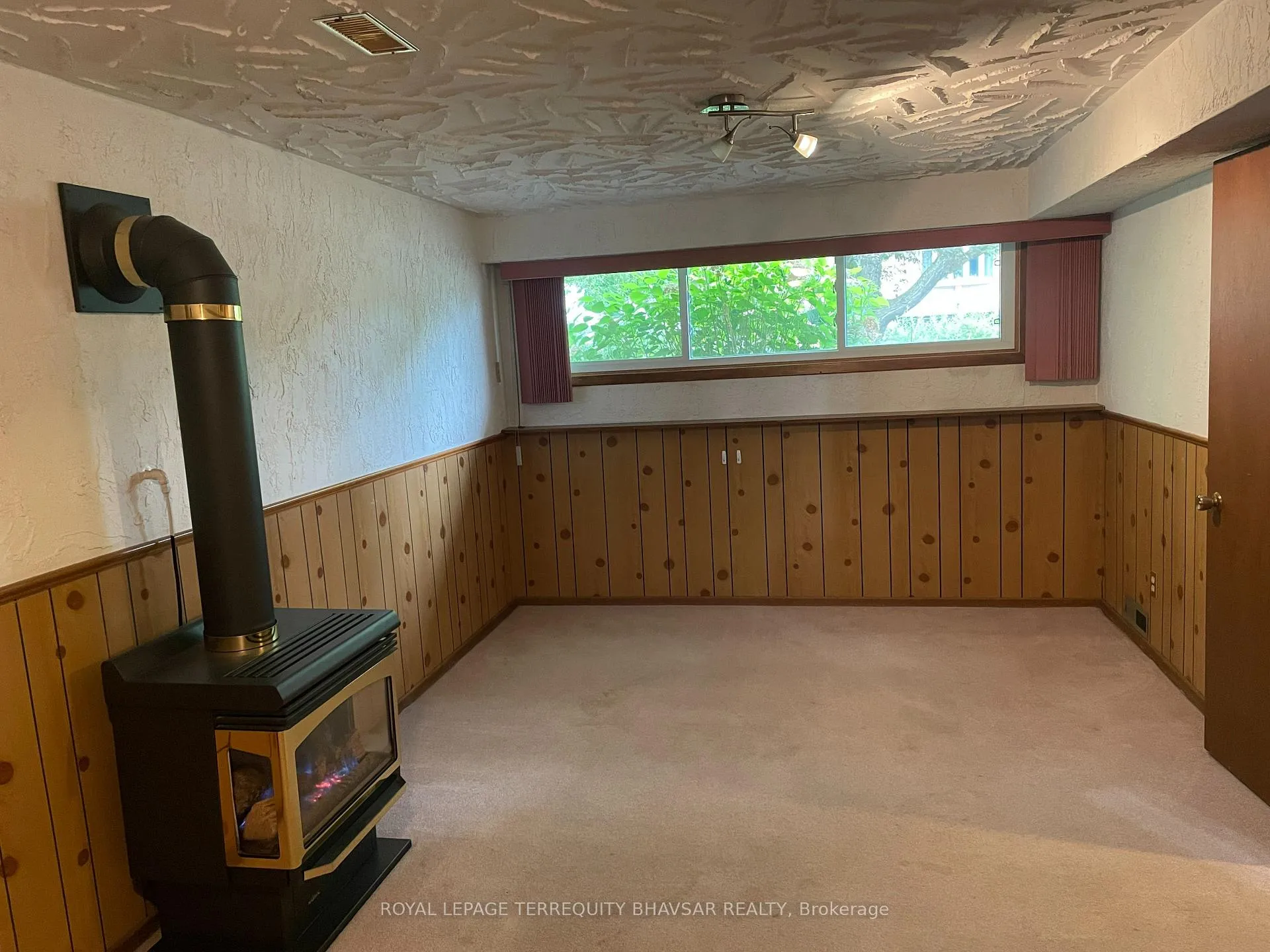 Photo 25 of 368 Lakeview Drive, Waterloo — HOMEH