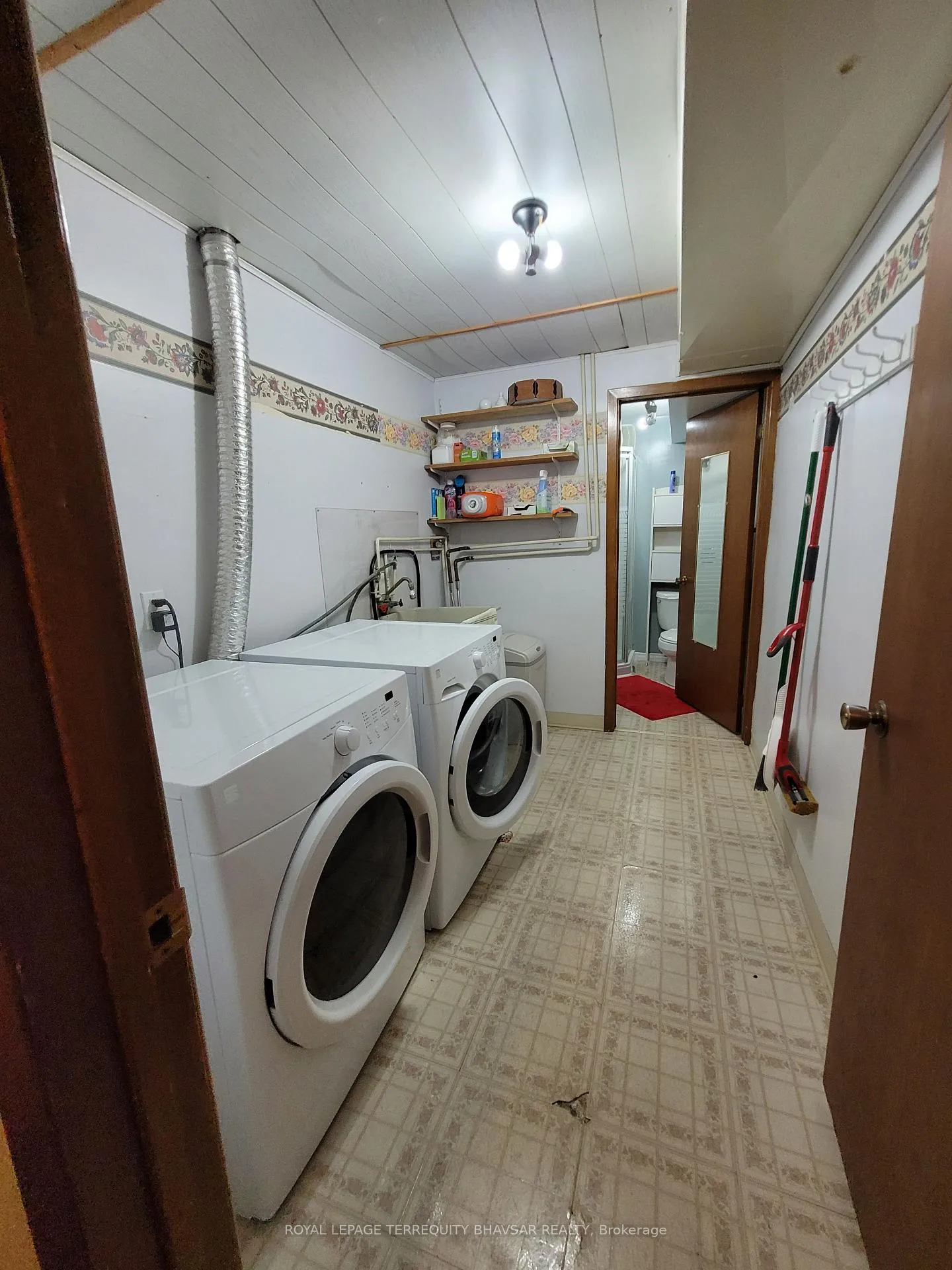 Photo 31 of 368 Lakeview Drive, Waterloo — HOMEH