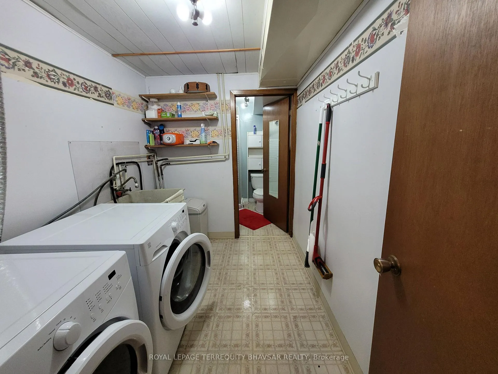 Photo 32 of 368 Lakeview Drive, Waterloo — HOMEH