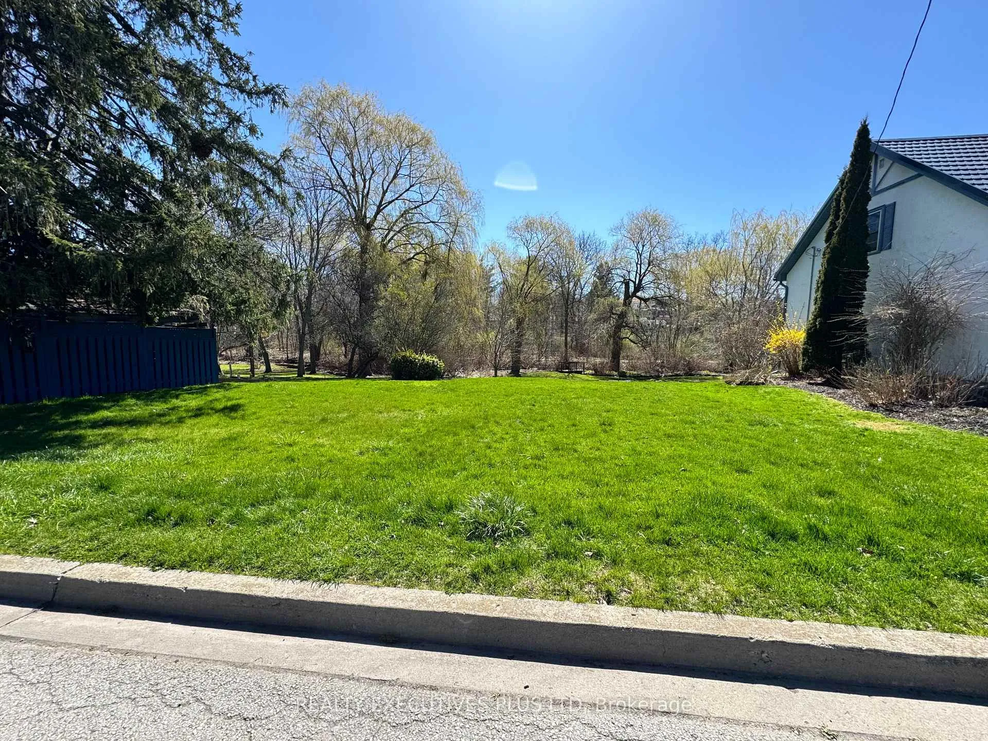 Photo 2 of 4 Cedar Street, Caledon, Caledon East — HOMEH