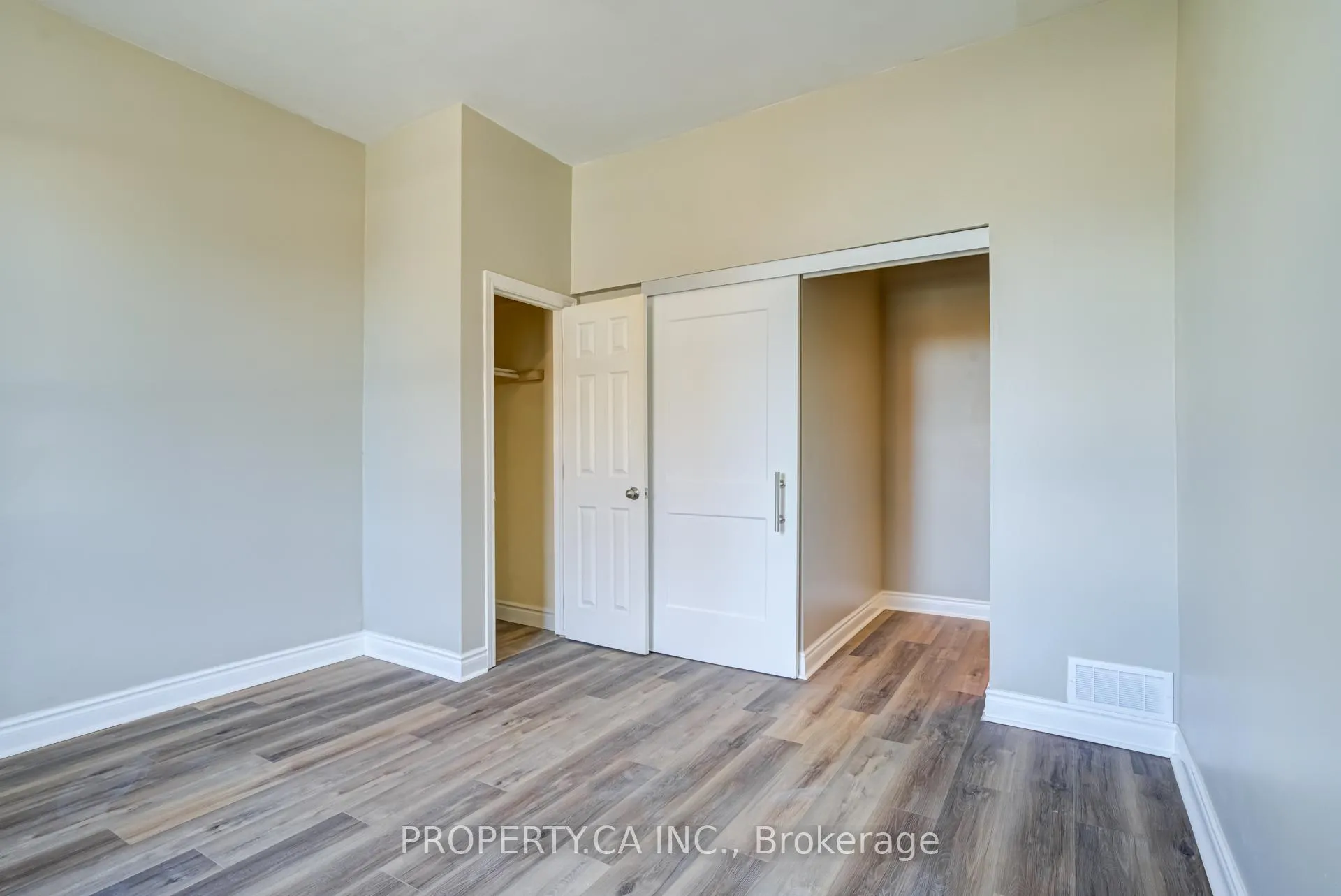 Photo 6 of Unit 1, 340 Cannon Street E, Hamilton, Landsdale — HOMEH