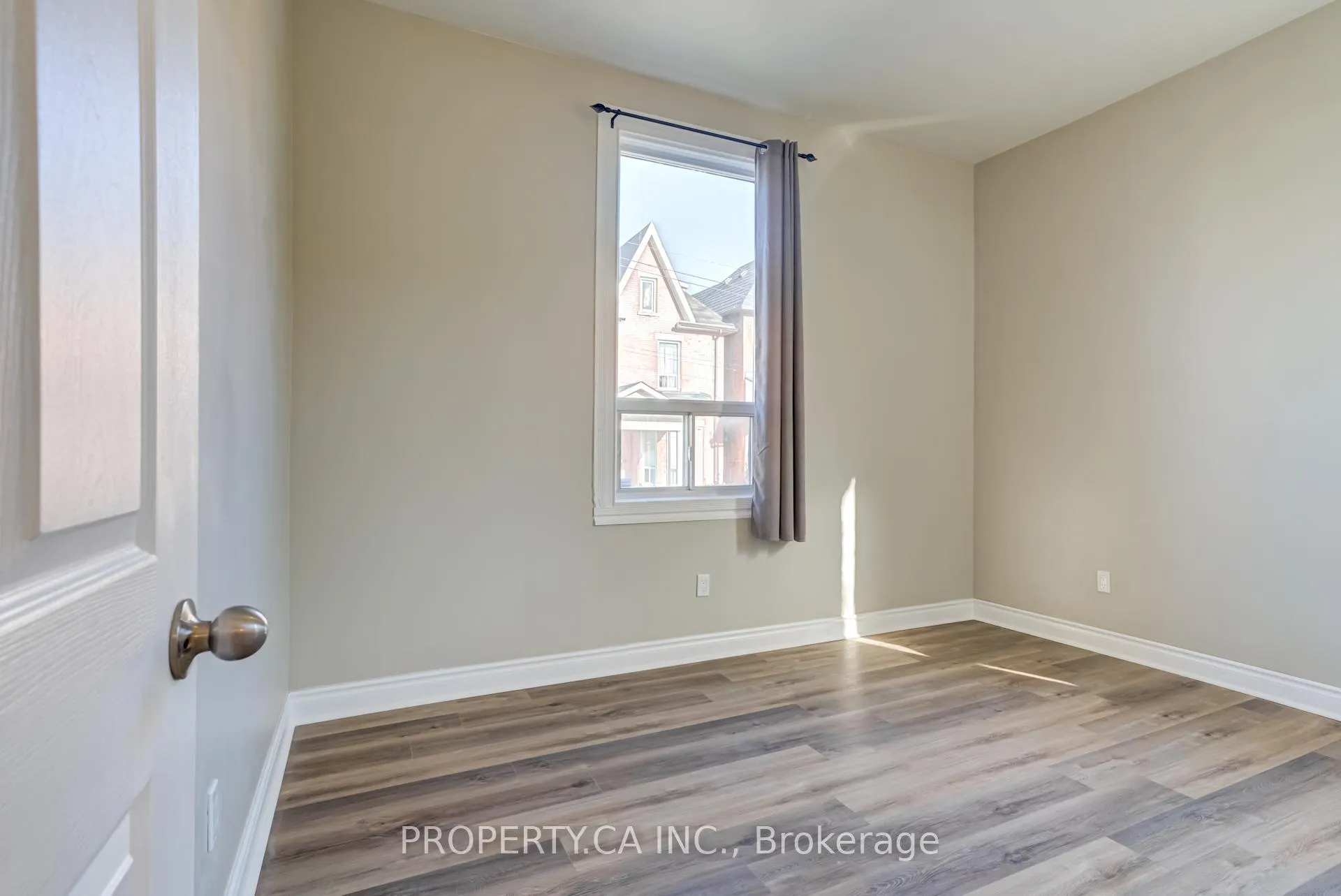 Photo 10 of Unit 1, 340 Cannon Street E, Hamilton, Landsdale — HOMEH