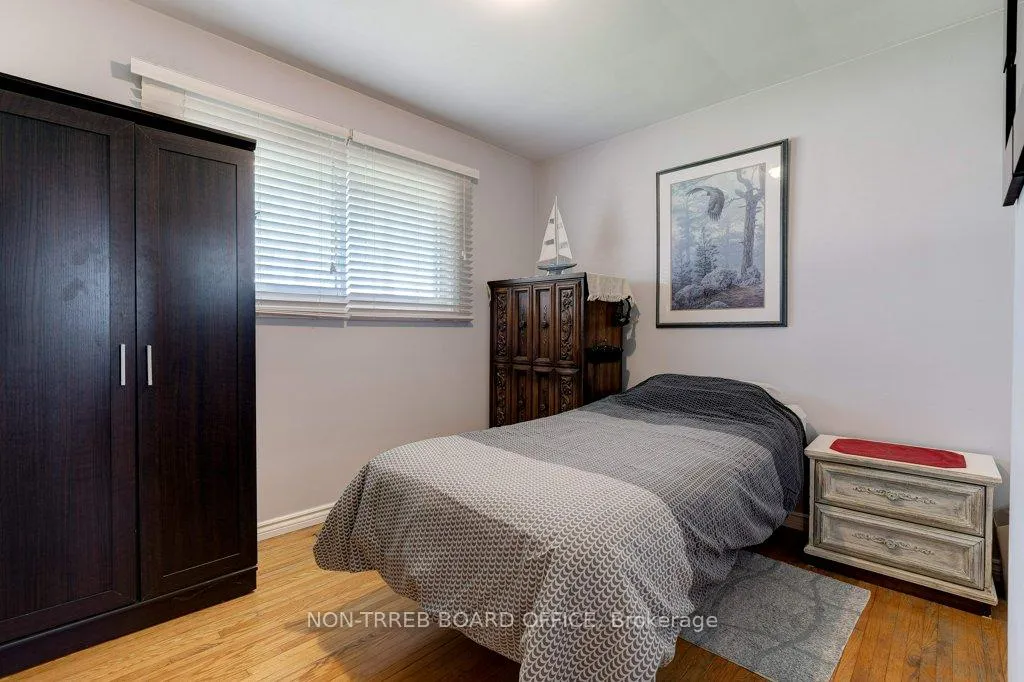 Photo 4 of 6399 Dickenson Road E, Hamilton, Rural Glanbrook — HOMEH