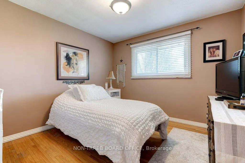 Photo 7 of 6399 Dickenson Road E, Hamilton, Rural Glanbrook — HOMEH