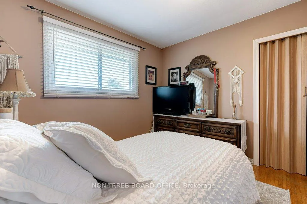 Photo 8 of 6399 Dickenson Road E, Hamilton, Rural Glanbrook — HOMEH