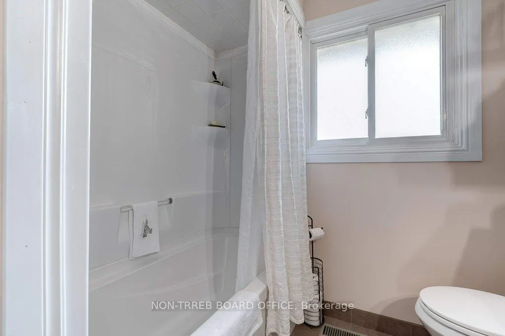Photo 10 of 6399 Dickenson Road E, Hamilton, Rural Glanbrook — HOMEH