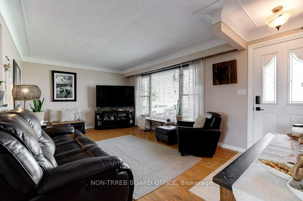 Photo 12 of 6399 Dickenson Road E, Hamilton, Rural Glanbrook — HOMEH