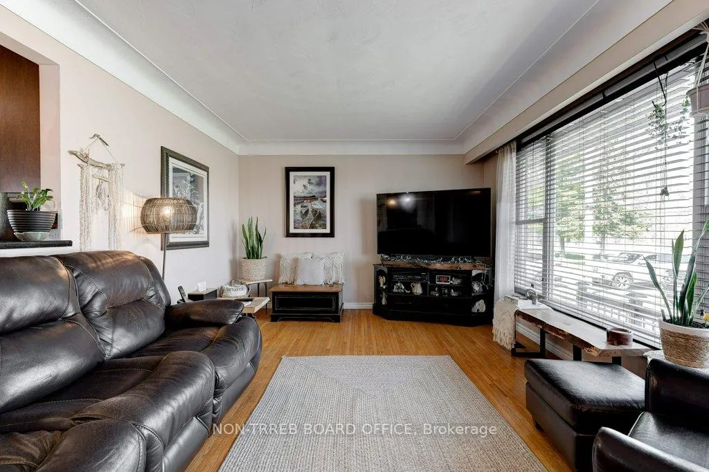 Photo 15 of 6399 Dickenson Road E, Hamilton, Rural Glanbrook — HOMEH