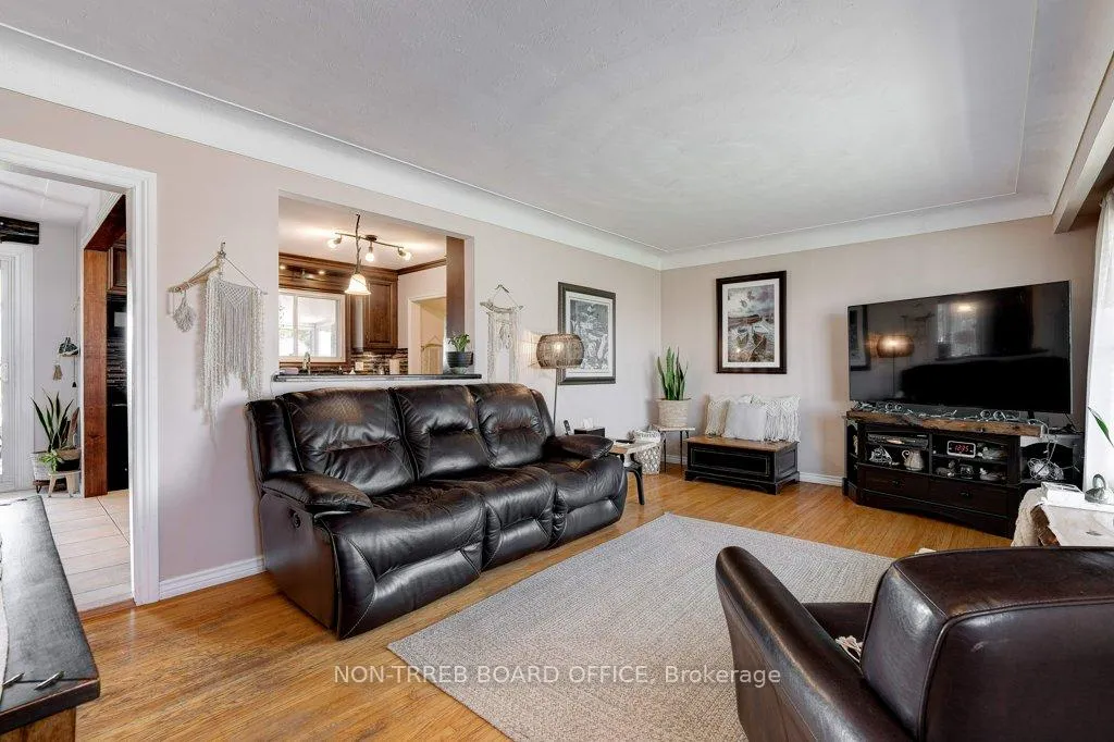 Photo 16 of 6399 Dickenson Road E, Hamilton, Rural Glanbrook — HOMEH