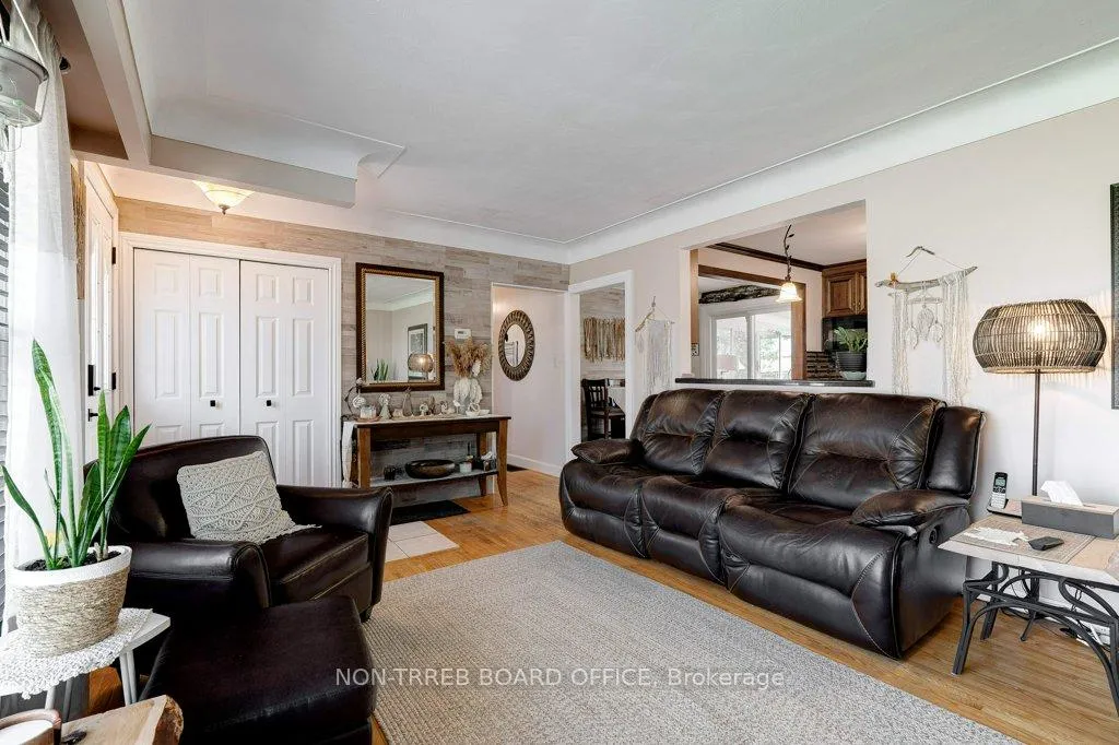 Photo 18 of 6399 Dickenson Road E, Hamilton, Rural Glanbrook — HOMEH