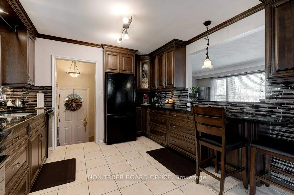 Photo 19 of 6399 Dickenson Road E, Hamilton, Rural Glanbrook — HOMEH