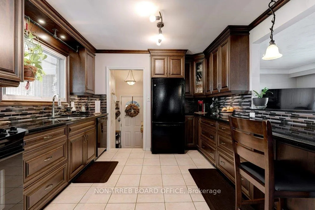 Photo 20 of 6399 Dickenson Road E, Hamilton, Rural Glanbrook — HOMEH