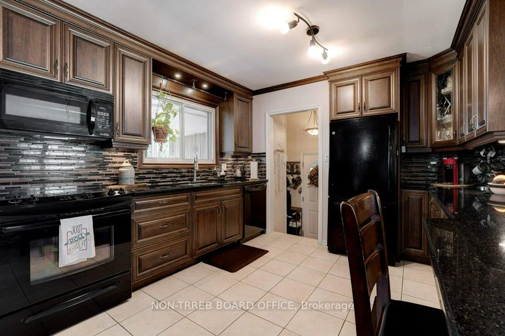 Photo 21 of 6399 Dickenson Road E, Hamilton, Rural Glanbrook — HOMEH