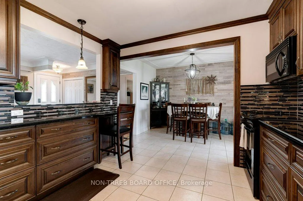 Photo 23 of 6399 Dickenson Road E, Hamilton, Rural Glanbrook — HOMEH