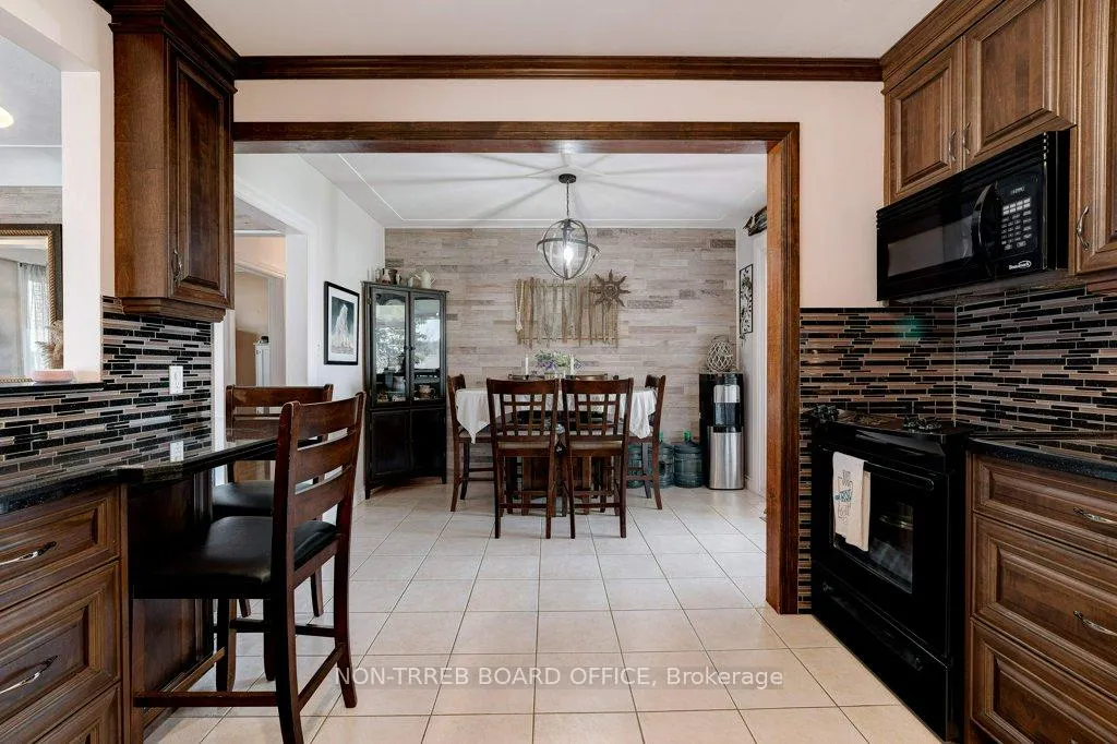 Photo 24 of 6399 Dickenson Road E, Hamilton, Rural Glanbrook — HOMEH