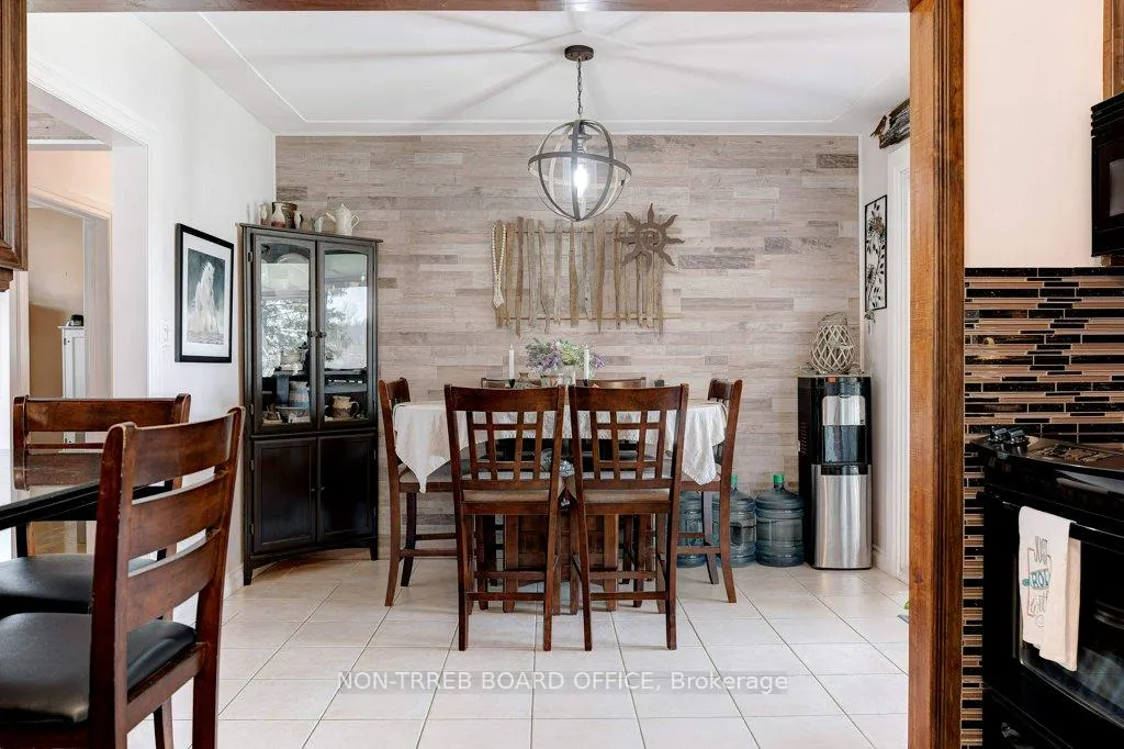 Photo 25 of 6399 Dickenson Road E, Hamilton, Rural Glanbrook — HOMEH