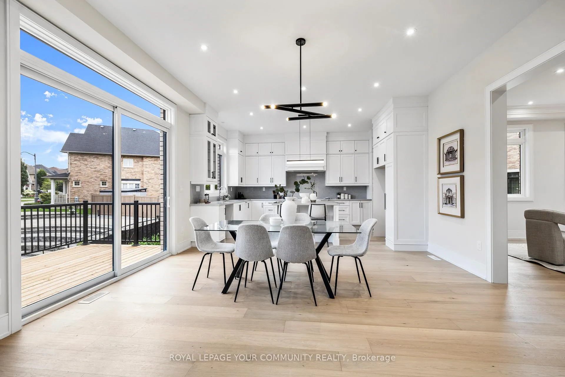 Photo 12 of 2 Bunn Court, Aurora, Bayview Northeast — HOMEH
