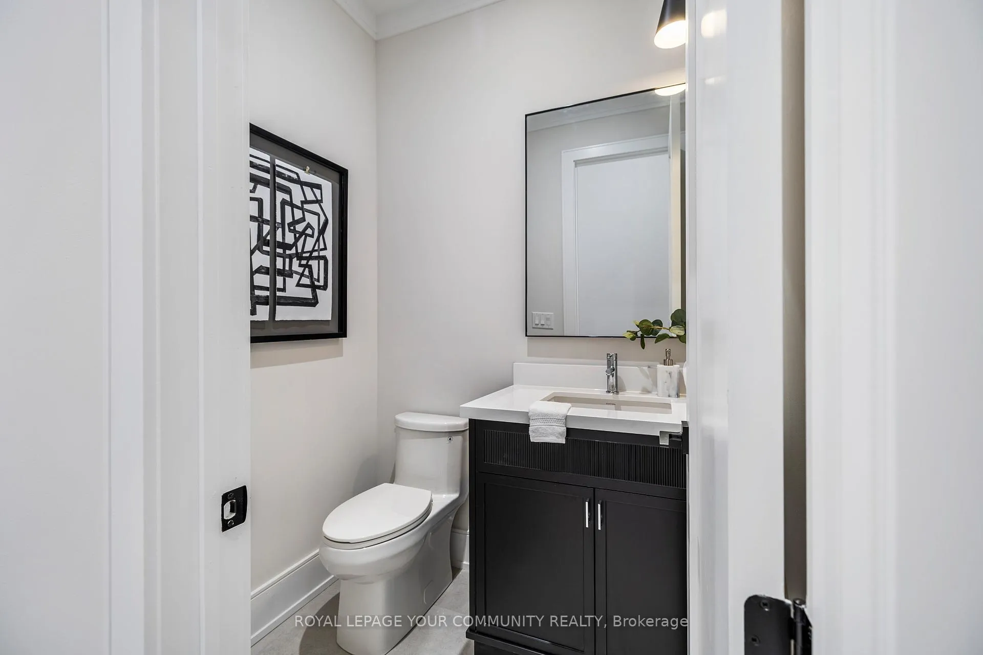 Photo 15 of 2 Bunn Court, Aurora, Bayview Northeast — HOMEH