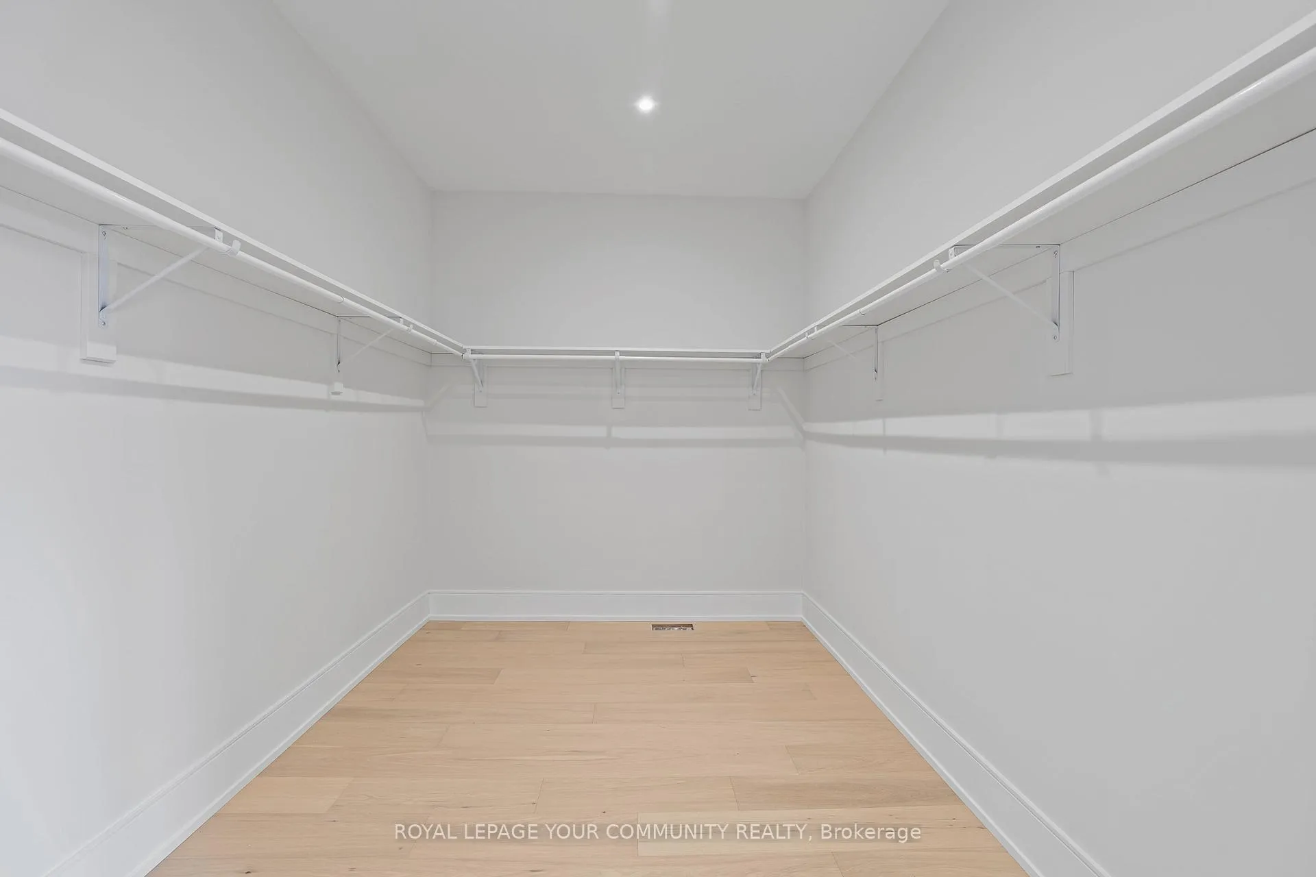 Photo 21 of 2 Bunn Court, Aurora, Bayview Northeast — HOMEH