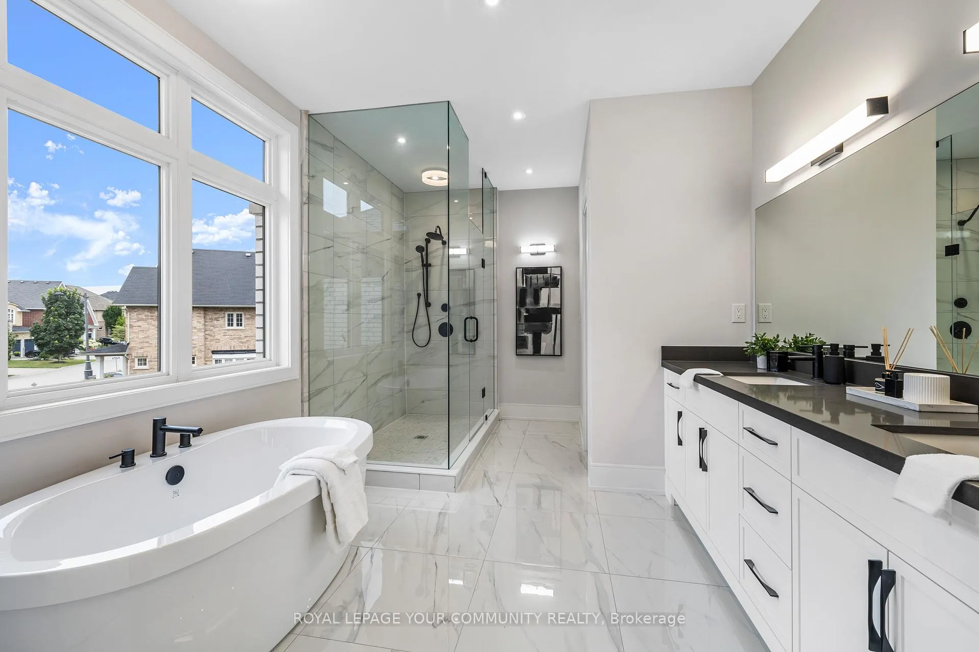 Photo 22 of 2 Bunn Court, Aurora, Bayview Northeast — HOMEH