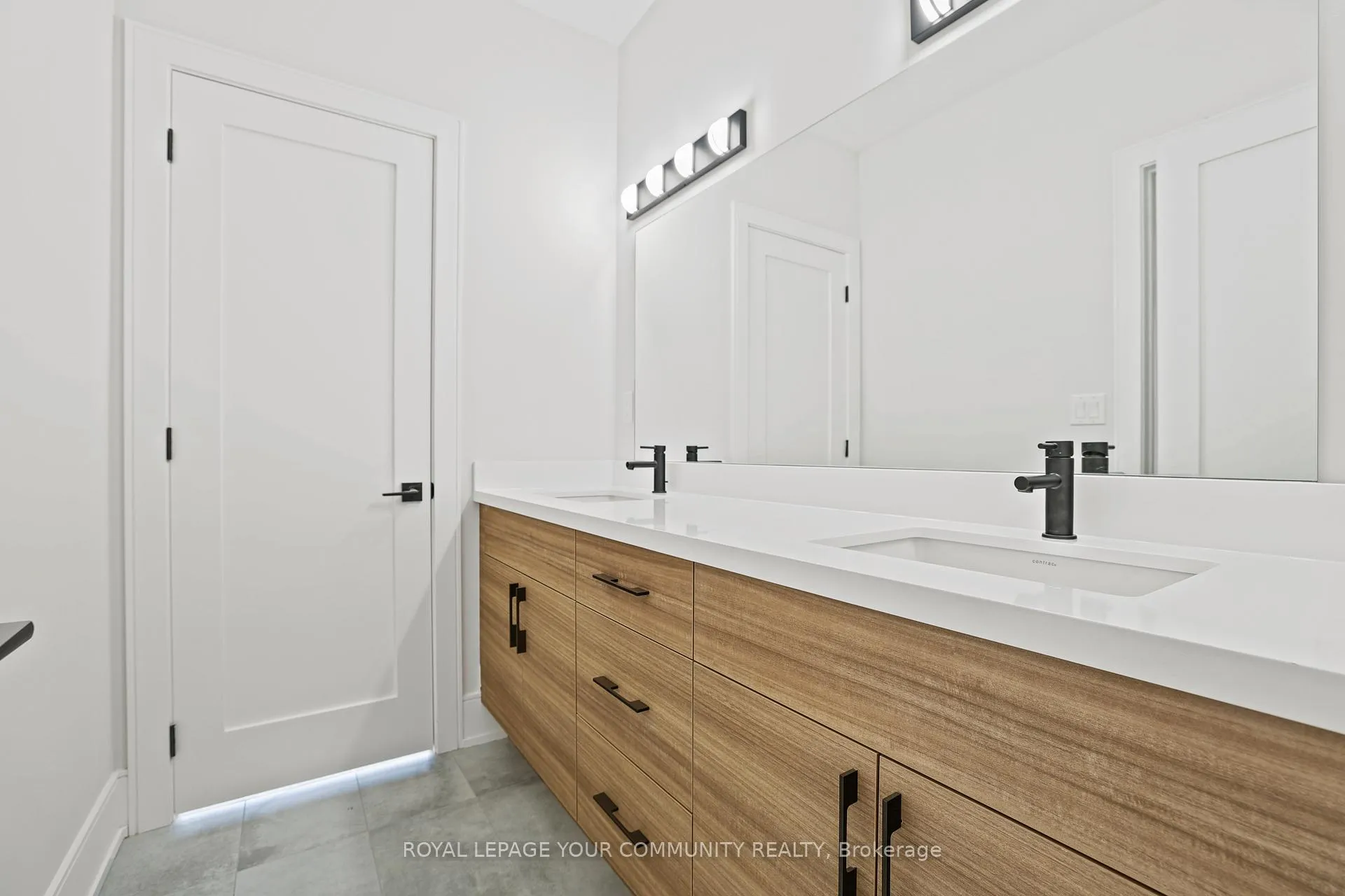 Photo 25 of 2 Bunn Court, Aurora, Bayview Northeast — HOMEH