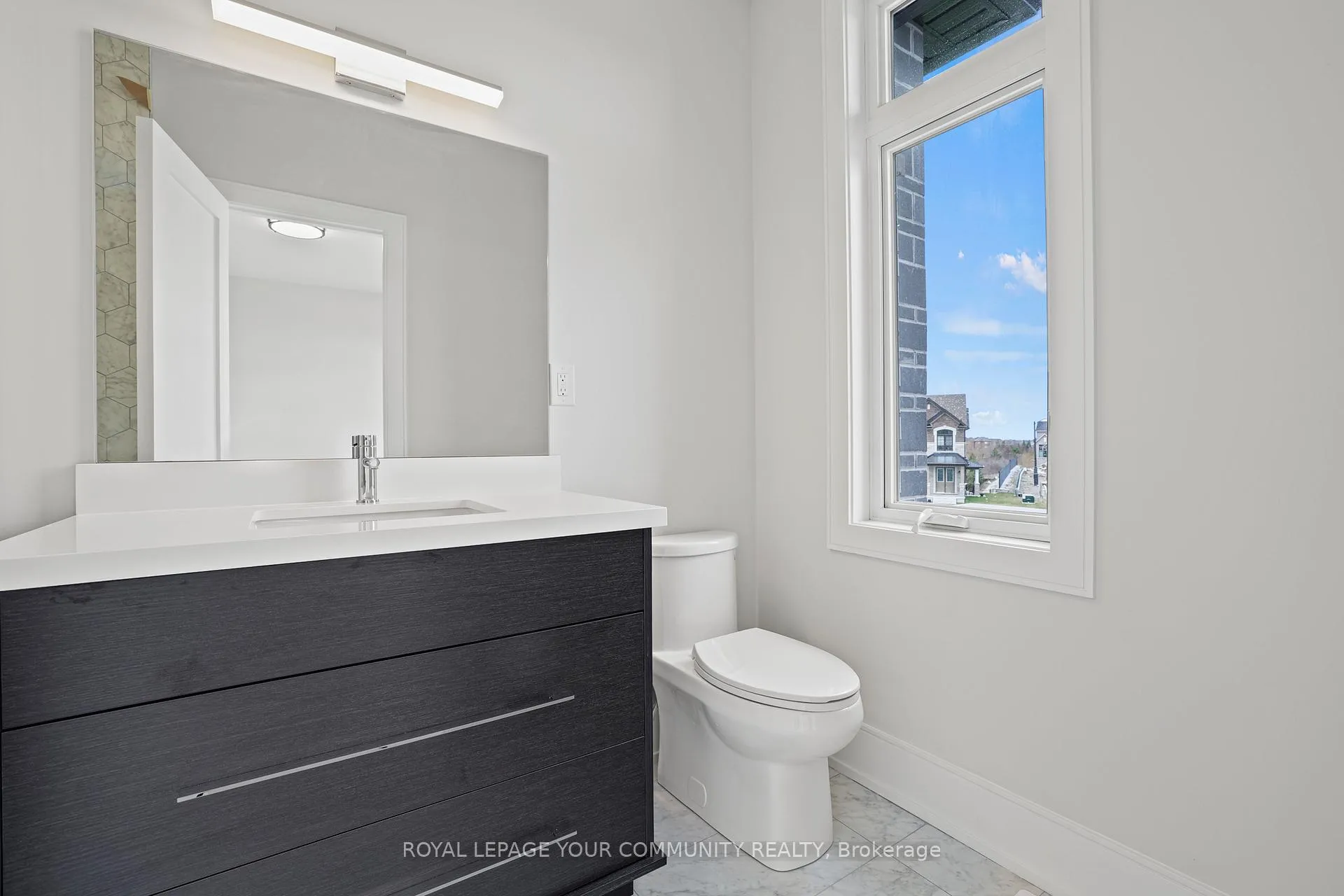 Photo 29 of 2 Bunn Court, Aurora, Bayview Northeast — HOMEH