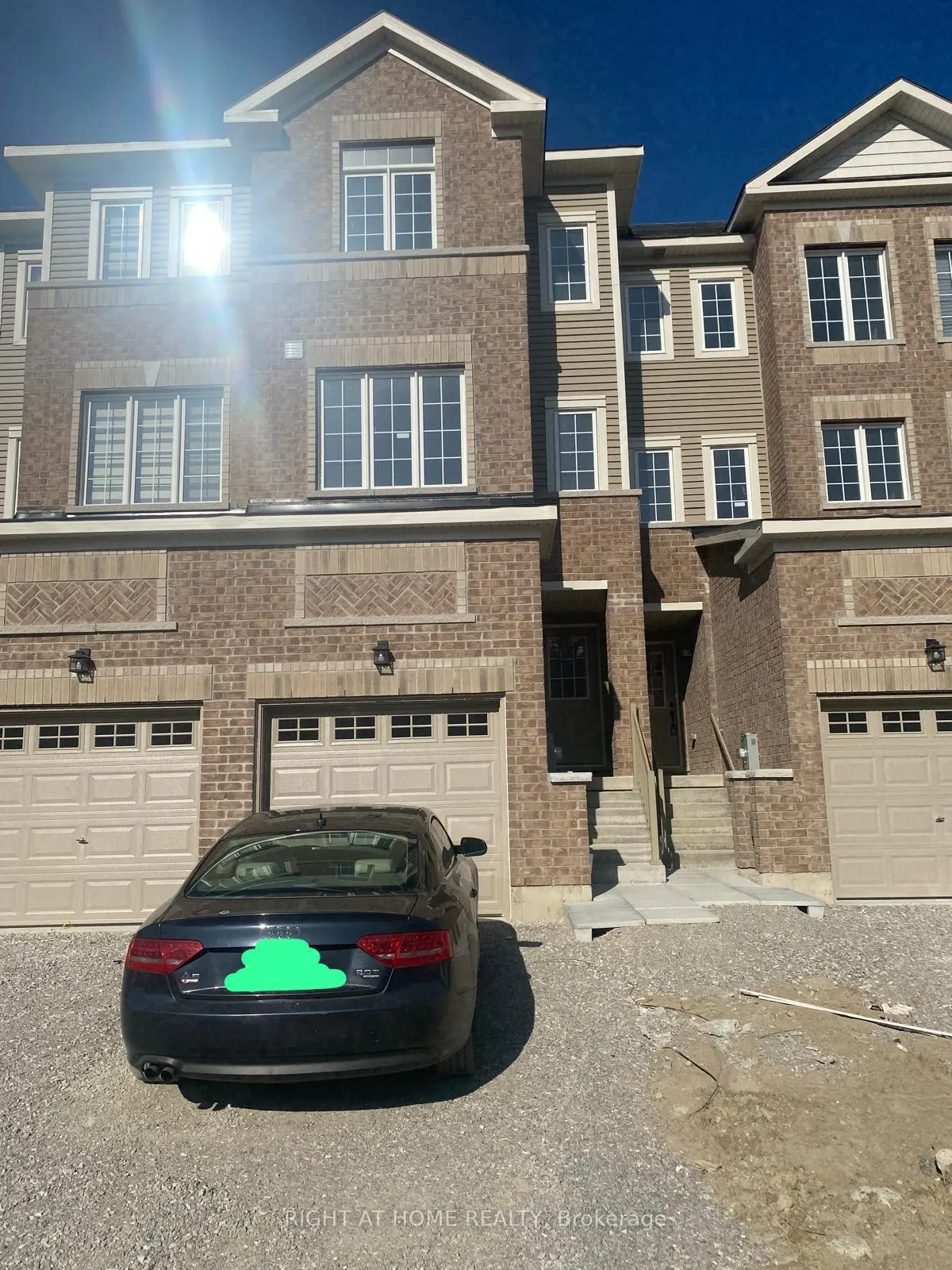 Photo 1 of 10 Pumpkin Corner Crescent, Barrie, Rural Barrie Southeast — HOMEH