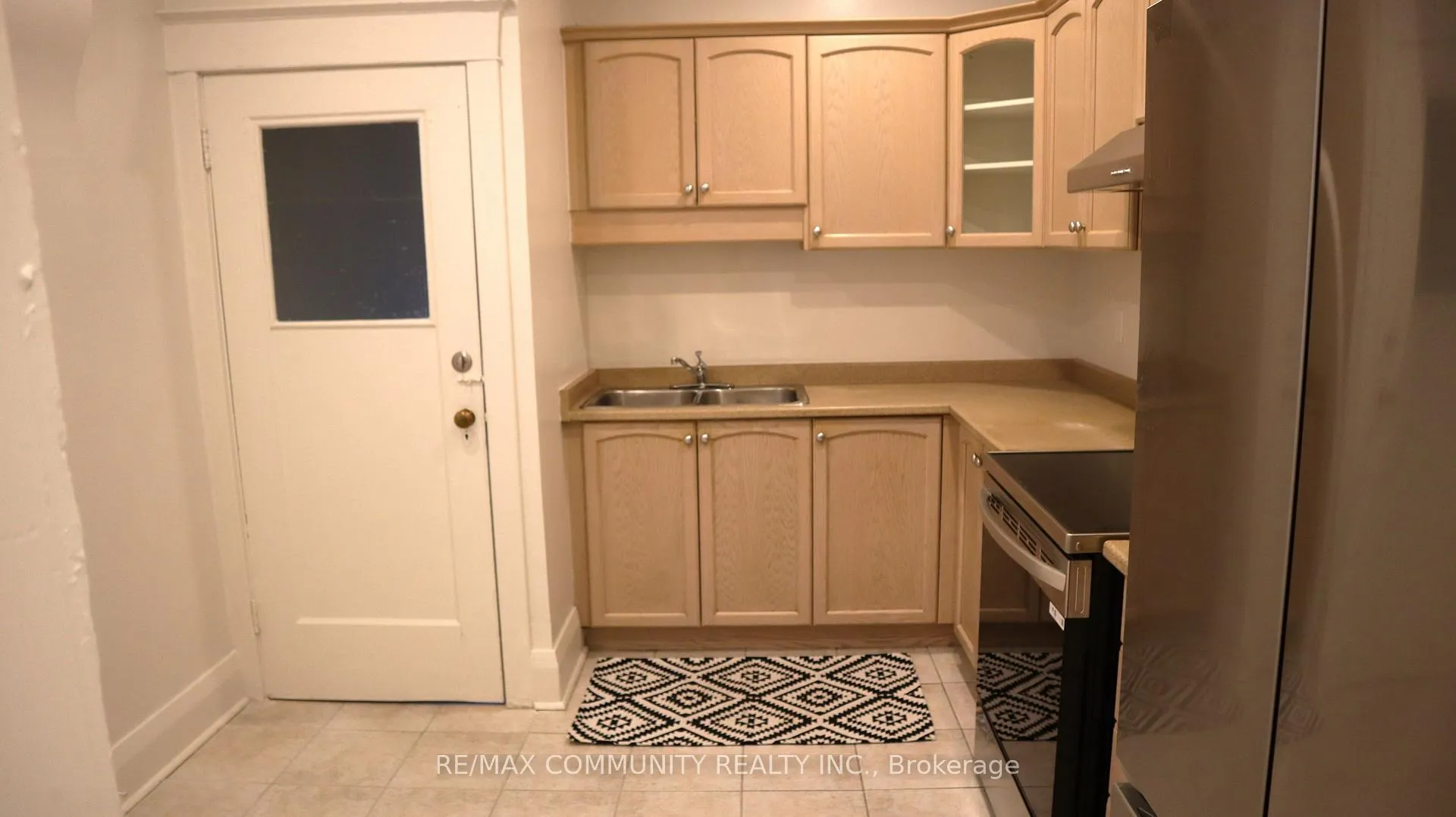 Photo 8 of Unit Main Fl, 731 Coxwell Avenue, Toronto, Danforth — HOMEH
