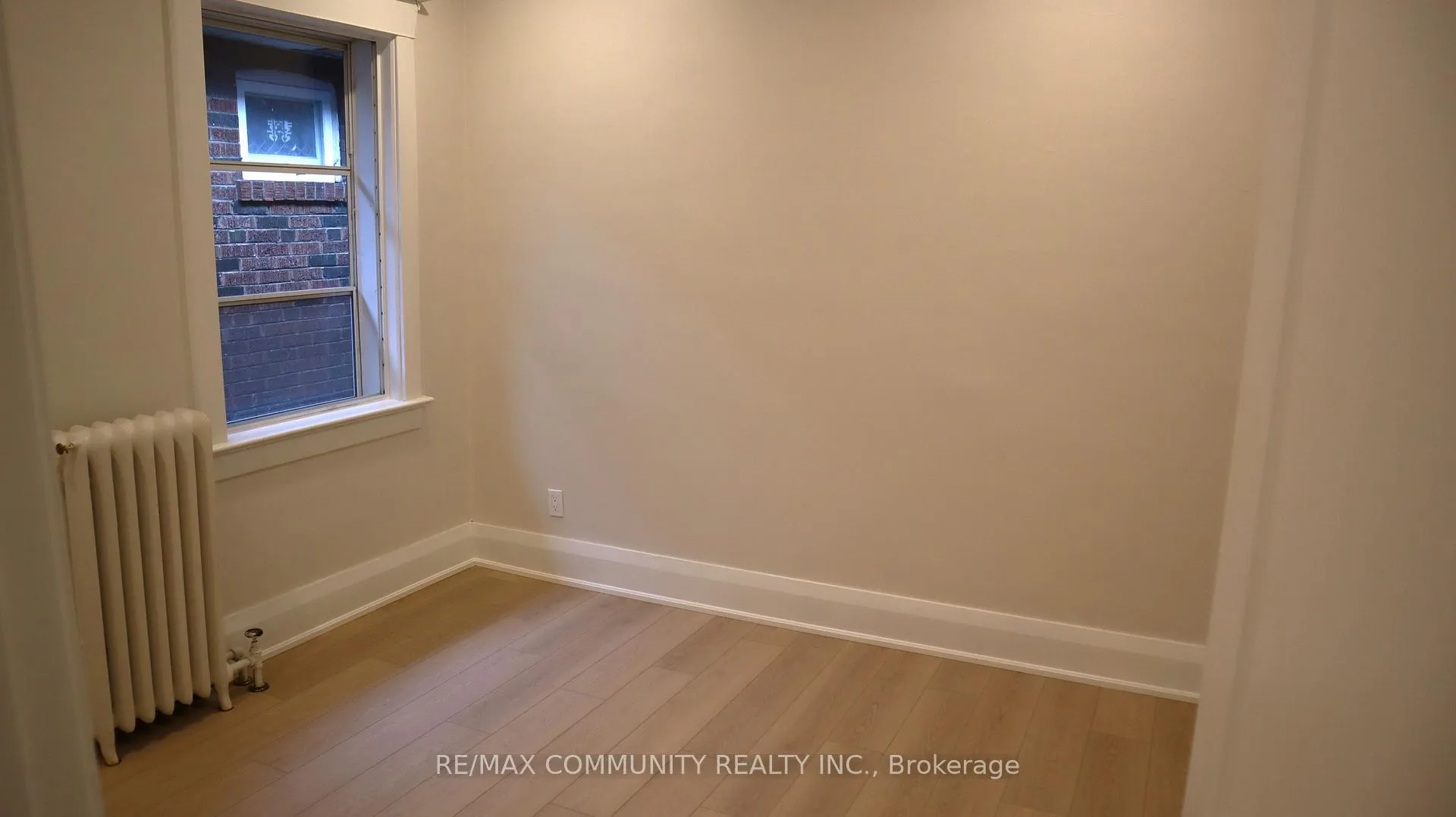 Photo 10 of Unit Main Fl, 731 Coxwell Avenue, Toronto, Danforth — HOMEH