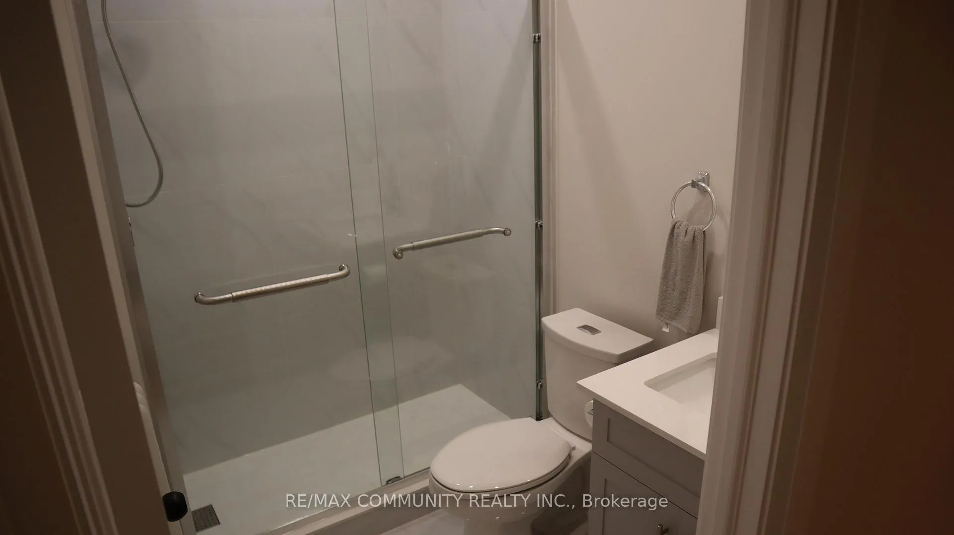 Photo 14 of Unit Main Fl, 731 Coxwell Avenue, Toronto, Danforth — HOMEH