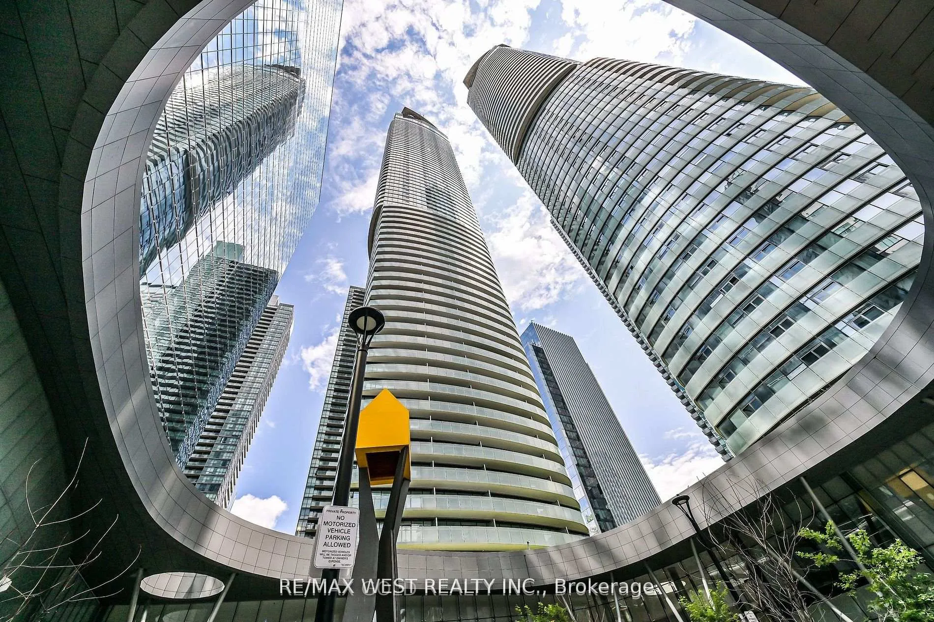 Photo 3 of Unit 4707, 14 York Street, Toronto, Waterfront Communities — HOMEH