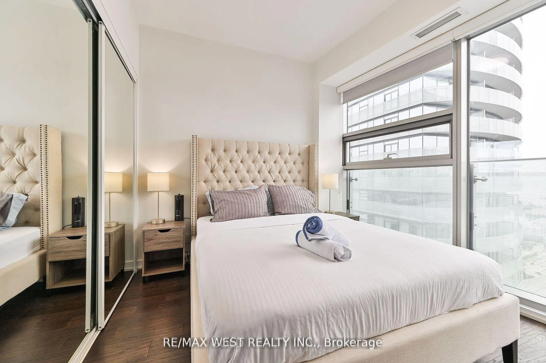 Photo 15 of Unit 4707, 14 York Street, Toronto, Waterfront Communities — HOMEH