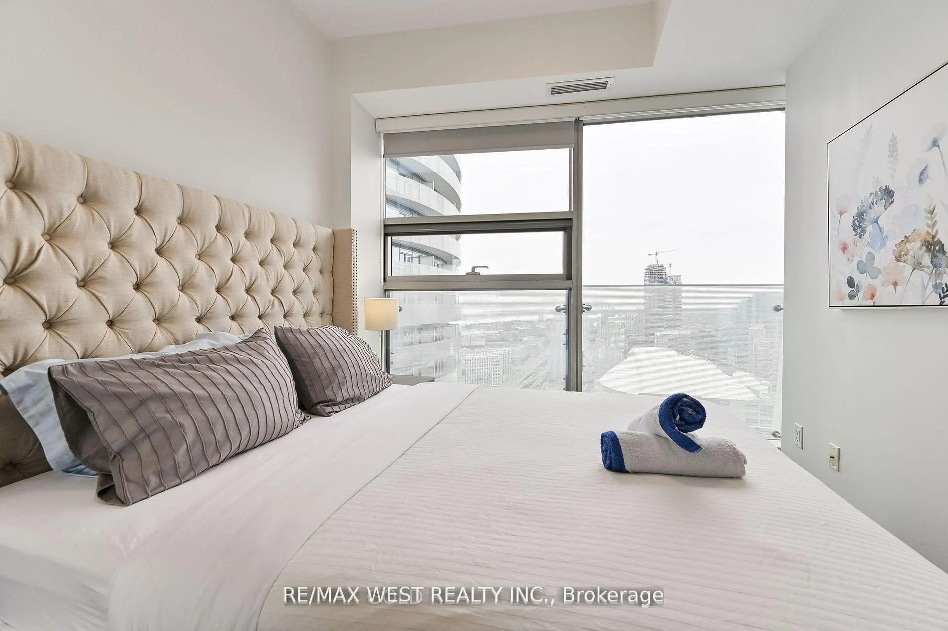Photo 16 of Unit 4707, 14 York Street, Toronto, Waterfront Communities — HOMEH
