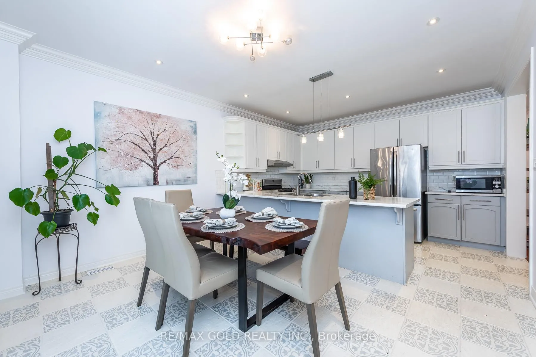 Photo 17 of 36 Tatra Crescent, Brampton, Bram West — HOMEH