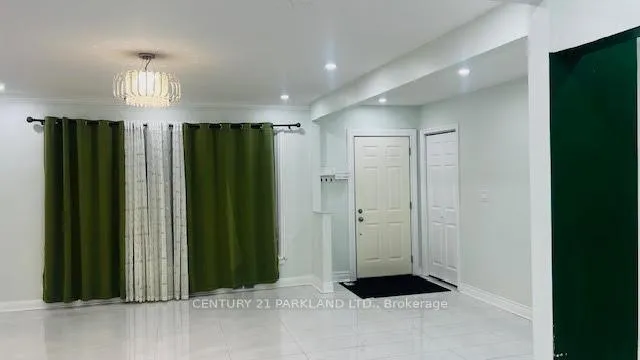 Photo 6 of 8 Kingsmere Crescent, Scarborough, Scarborough Village — HOMEH