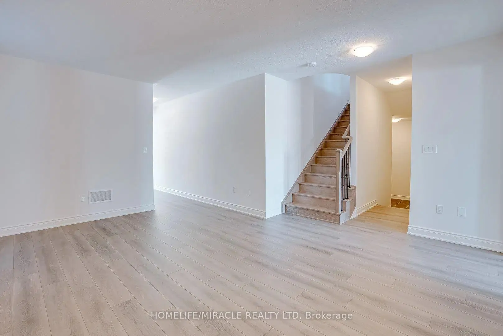 Photo 8 of 2172 Cayenne Street, Oshawa, Kedron — HOMEH